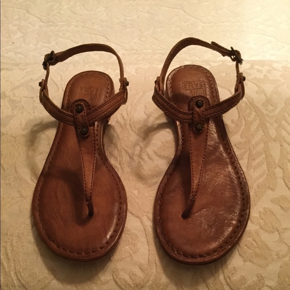 Frye Carson T Sandals